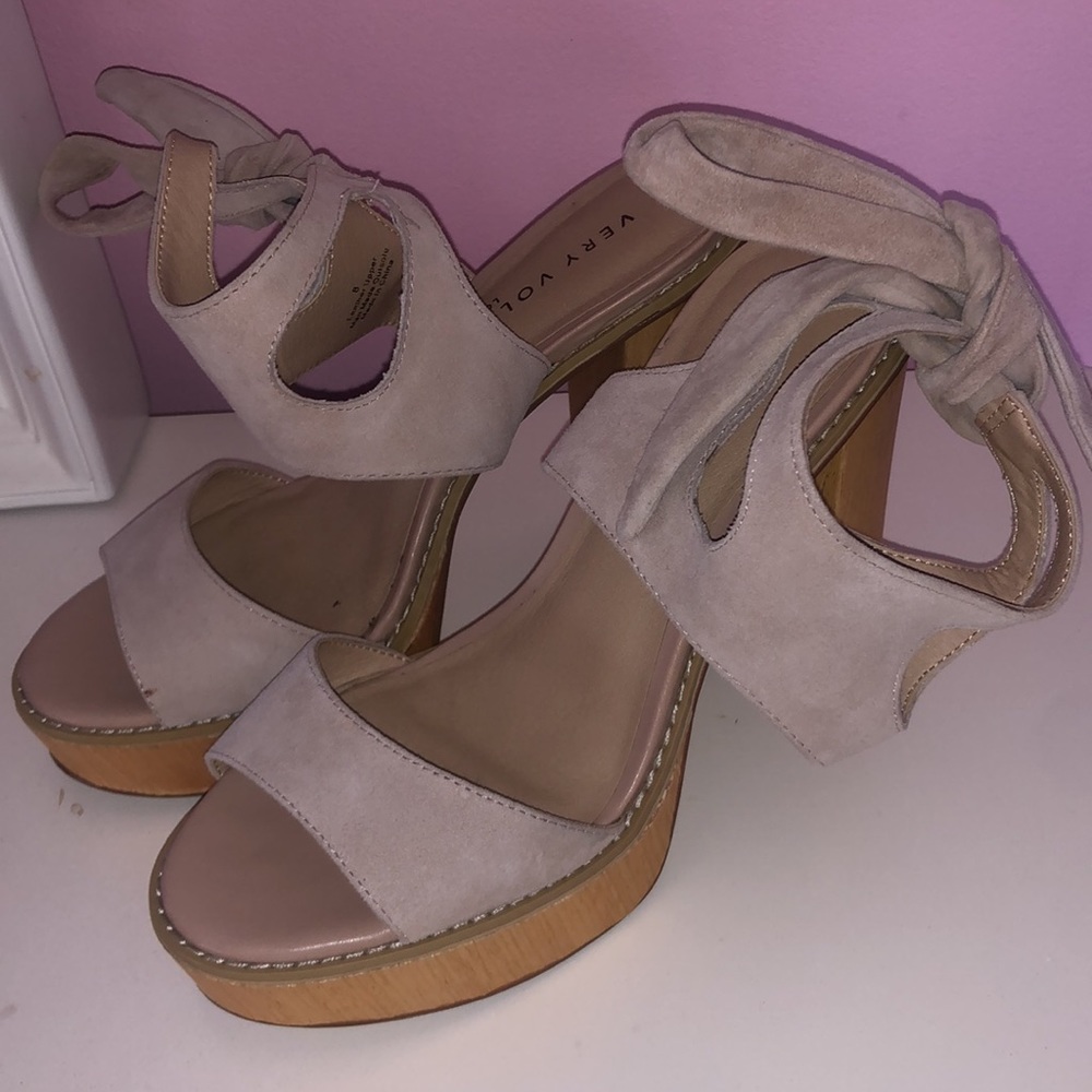 Size 8 // Very Volatile Los Angeles View 3